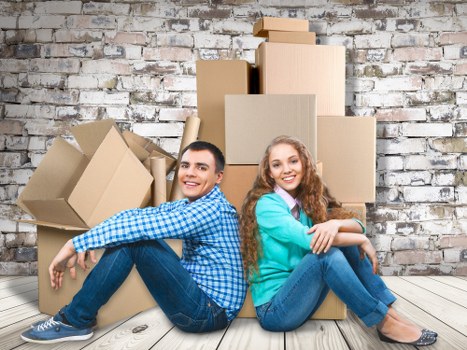 Professional movers handling apartment access and stairs in Richmond